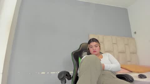 Snapshot of emily_lean_ chatting on January 15, 2025, 10:46 pm Emi independent model online show from January 15, 2025, 10:46 pm