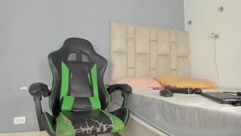 Snapshot of emily_lean_ chatting on January 21, 2025, 2:22 am Emi independent model online show from January 21, 2025, 2:22 am