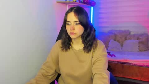 Snapshot of emily_lindey chatting on October 21, 2025, 3:18 am emily_lindey online show from October 21, 2025, 3:18 am