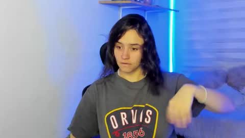 Snapshot of emily_lindey chatting on November 3, 2025, 3:19 am emily_lindey online show from November 3, 2025, 3:19 am