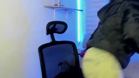 Snapshot of emily_lindey chatting on November 4, 2025, 3:05 am emily_lindey online show from November 4, 2025, 3:05 am