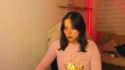 Snapshot of emily_lindey chatting on November 10, 2025, 3:05 am emily_lindey online show from November 10, 2025, 3:05 am