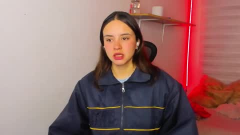 Snapshot of emily_lindey chatting on November 23, 2025, 3:17 am emily_lindey online show from November 23, 2025, 3:17 am