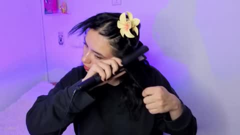 Emily Lindey online show from March 17, 2026, 5:44 am