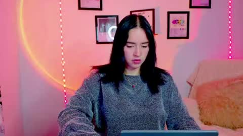 Snapshot of emily_lindey_ chatting on June 3, 2026, 4:59 am Emily Lindey online show from June 3, 2026, 4:59 am