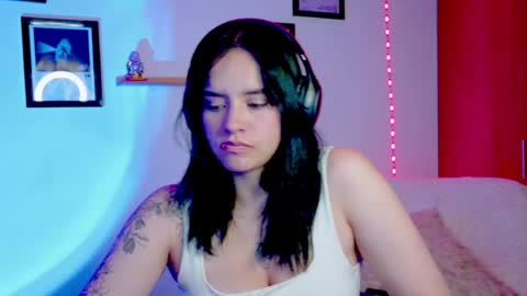 Snapshot of emily_lindey_ chatting on June 23, 2026, 4:32 am Emily Lindey online show from June 23, 2026, 4:32 am