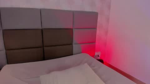 emily_luve online show from May 6, 2026, 7:52 pm