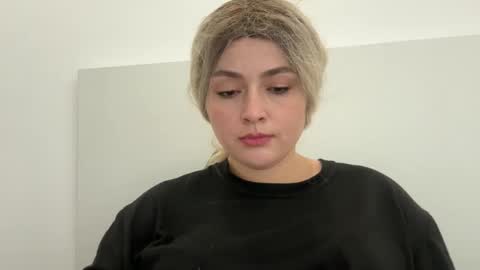 emily_morning_dew online show from October 19, 2025, 9:32 am