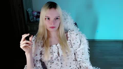 Lia online show from February 7, 2025, 2:47 pm