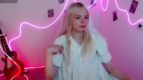 Lia online show from September 9, 2025, 11:43 am