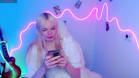 Lia online show from November 3, 2025, 3:13 pm