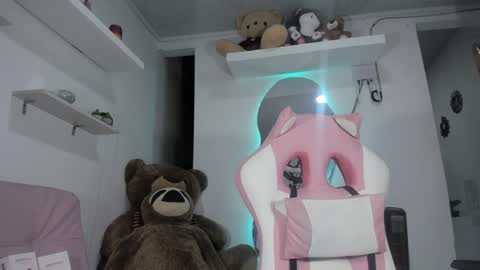 emily_palmeer online show from December 18, 2024, 10:40 am