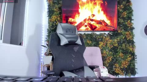 emily_palmeer online show from April 18, 2026, 9:24 am