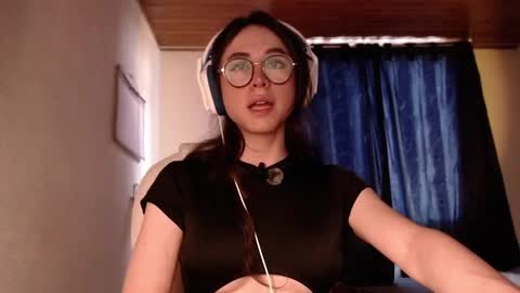 emily_pearl_ online show from December 8, 2024, 8:36 pm