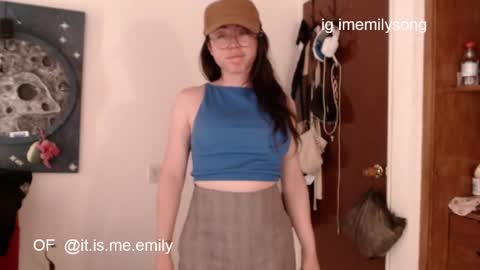emily_pearl_ online show from April 7, 2026, 9:26 pm