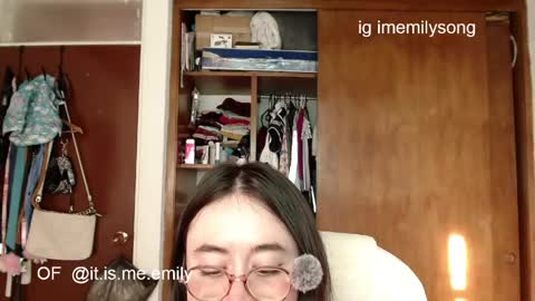 emily_pearl_ online show from May 16, 2026, 7:34 pm