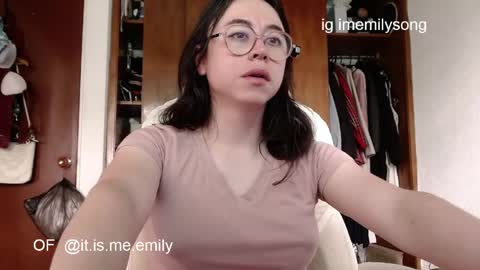 emily_pearl_ online show from May 23, 2026, 8:13 pm