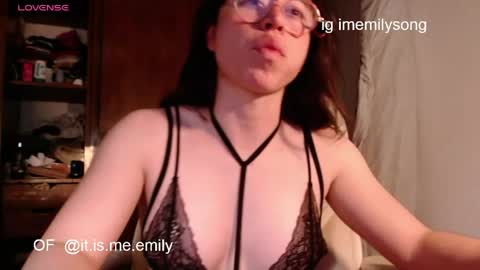emily_pearl_ online show from May 26, 2026, 10:39 pm