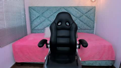 Snapshot of emily_rosee__ chatting on May 1, 2026, 12:21 pm Emily online show from May 1, 2026, 12:21 pm