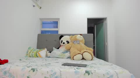 Snapshot of emily_sejmet chatting on January 21, 2025, 11:35 am SEJMET LOVE online show from January 21, 2025, 11:35 am
