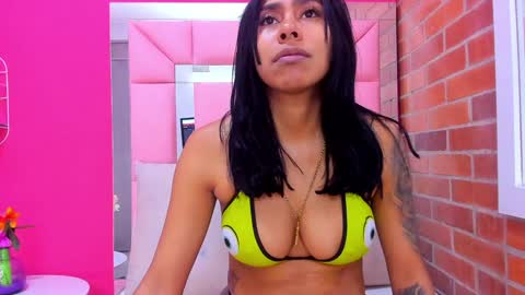 Snapshot of emily_sexy3 chatting on December 20, 2024, 10:49 am Emily online show from December 20, 2024, 10:49 am