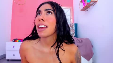 Snapshot of emily_sexy3 chatting on February 9, 2025, 2:18 pm Emily online show from February 9, 2025, 2:18 pm