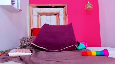 Snapshot of emily_sexy3 chatting on February 26, 2025, 2:36 pm Emily online show from February 26, 2025, 2:36 pm