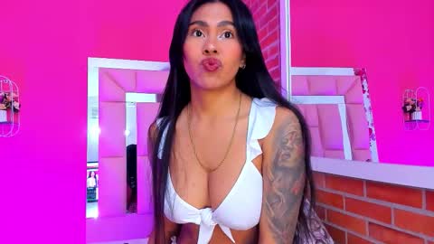 Snapshot of emily_sexy3 chatting on September 19, 2025, 11:33 am Emily online show from September 19, 2025, 11:33 am