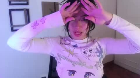 Snapshot of emily_swan_04 chatting on March 6, 2025, 5:54 pm Emily  Swan online show from March 6, 2025, 5:54 pm