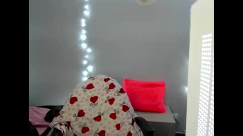 emily_vixen_ online show from October 25, 2025, 5:04 am