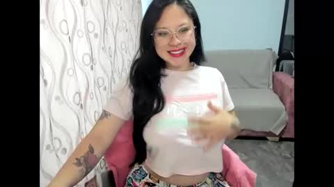 emily_vixen_ online show from November 25, 2025, 10:59 am