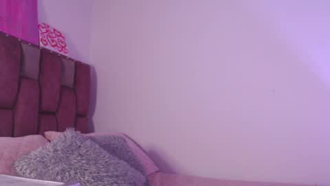 emily_w2 online show from February 18, 2025, 7:09 pm