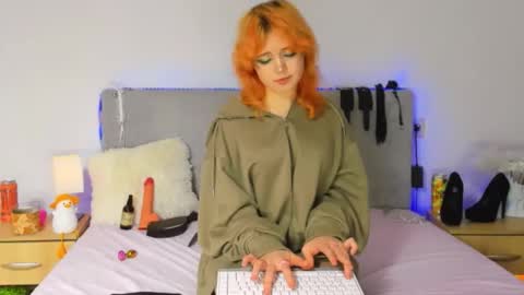 Baby Emelli online show from November 19, 2025, 11:32 am