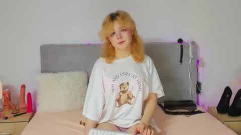 Baby Emelli online show from November 24, 2025, 7:52 am