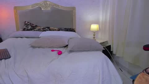 Snapshot of emilycastro_ chatting on December 28, 2024, 5:25 pm Emily online show from December 28, 2024, 5:25 pm