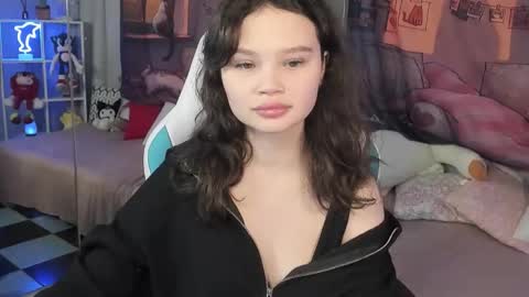 Emilyhaves online show from November 25, 2025, 6:41 pm