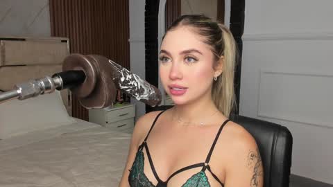 Emily Hendrix online show from January 30, 2025, 7:26 pm