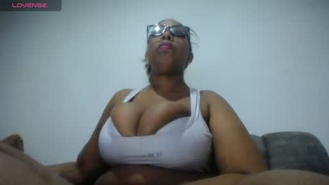 Snapshot of emilyhines__ chatting on July 10, 2026, 9:17 pm Emilyhines online show from July 10, 2026, 9:17 pm
