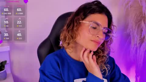 Emilyjonnes  online show from June 4, 2026, 4:18 am