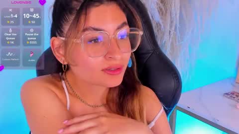 Emilyjonnes  online show from June 5, 2026, 6:52 am