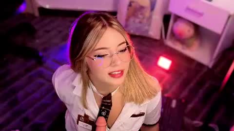 VALEEEN online show from July 8, 2026, 4:33 pm