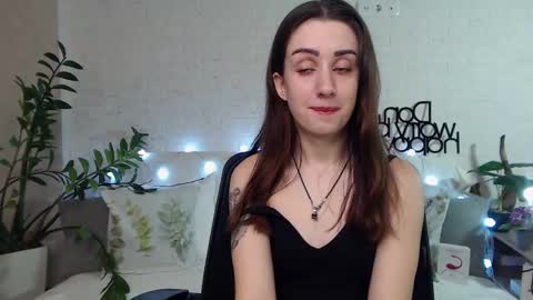 Emyli online show from February 4, 2025, 9:20 pm