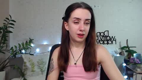 Emyli online show from February 5, 2025, 9:07 pm