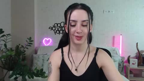 Emyli online show from March 3, 2025, 6:55 pm