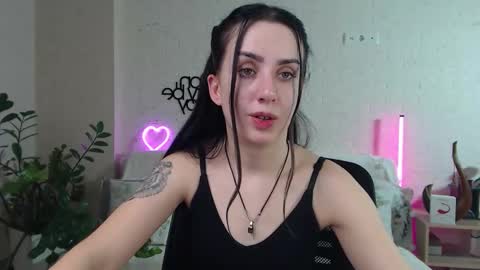 Emyli online show from March 4, 2025, 1:01 am