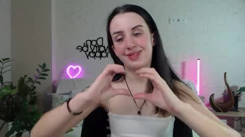 Emyli online show from March 4, 2025, 7:01 pm