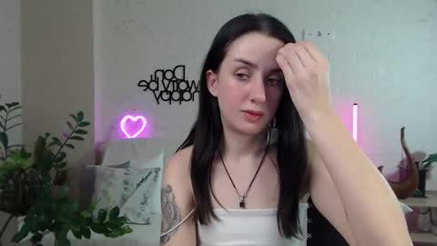 Emyli online show from March 4, 2025, 10:05 pm