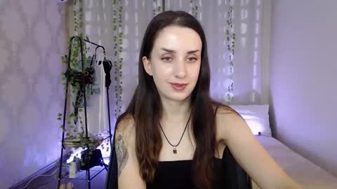 Emyli online show from September 11, 2025, 4:51 pm