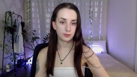 Emyli online show from September 18, 2025, 5:15 pm