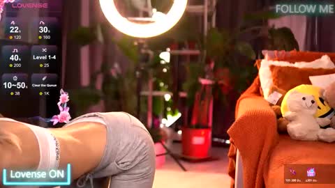 Emily online show from November 24, 2025, 7:41 am